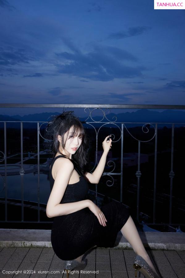 玥儿玥  [XiuRen]高清写真图 2024.07.26 No.8921 玥儿玥er 黑丝美腿第7张图片
